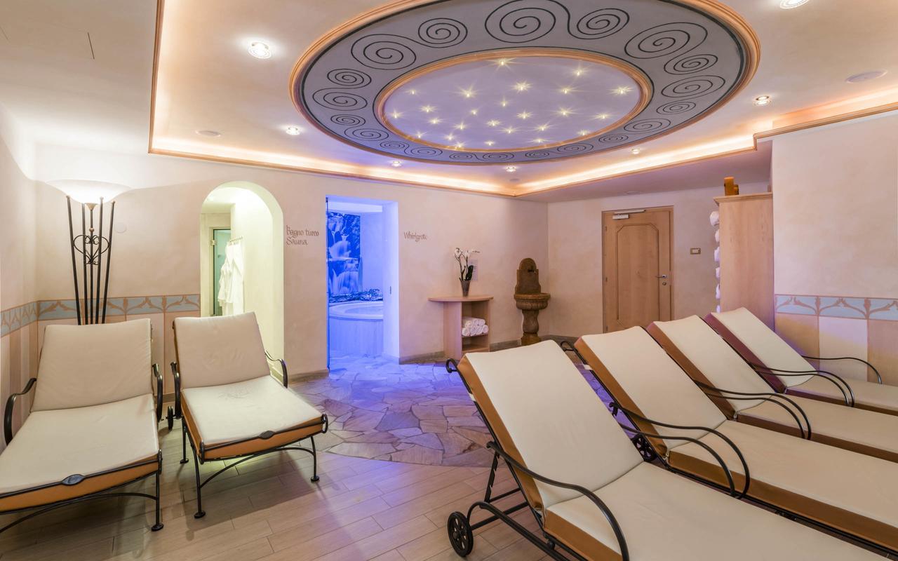 Stoa - Elegant & Romantic Guest House - "Adults Only" San Vigilio Di Marebbe Exterior photo